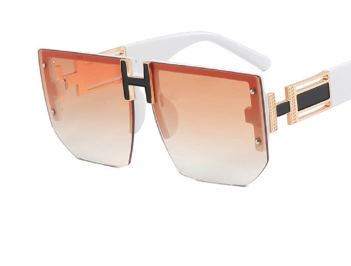 HER- she is the moment, Signature H Frame Sunglasses ￼